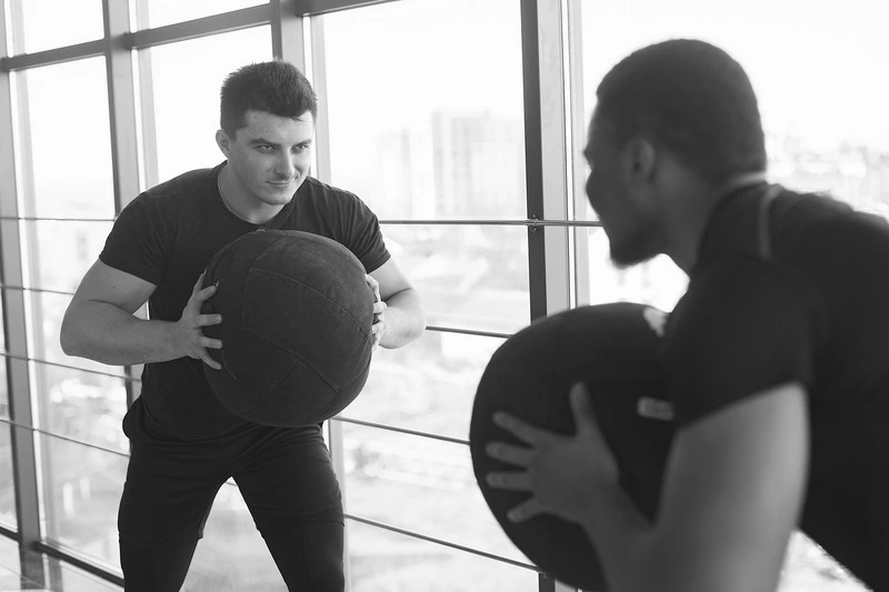 Coach sportif au Mans lors d'une séance de coaching sportif personnalisé à domicile